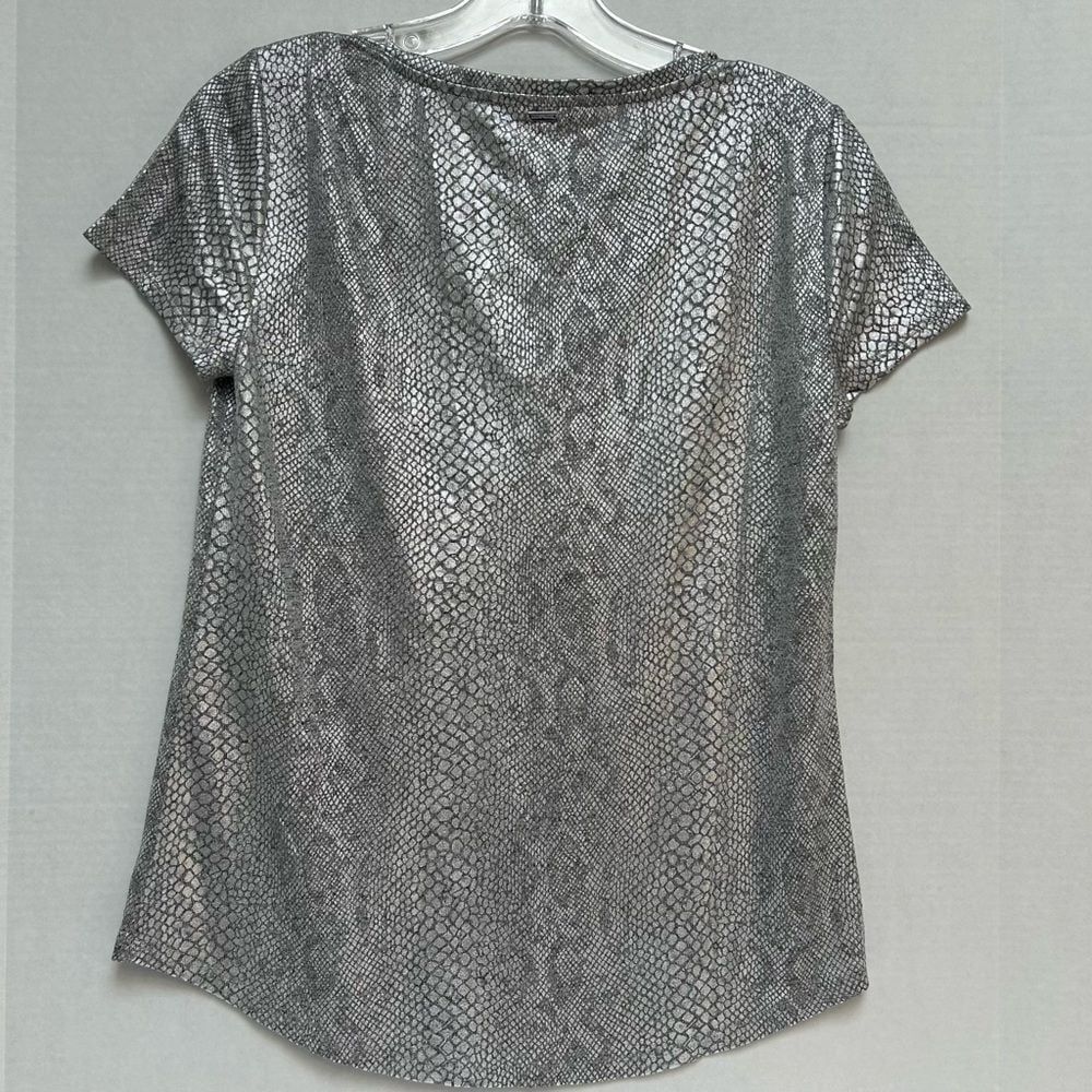White House Black‎ Market NWT Silver Jersey SA V-Neck Tee Shirt Animal Print XS - Picture 5 of 5
